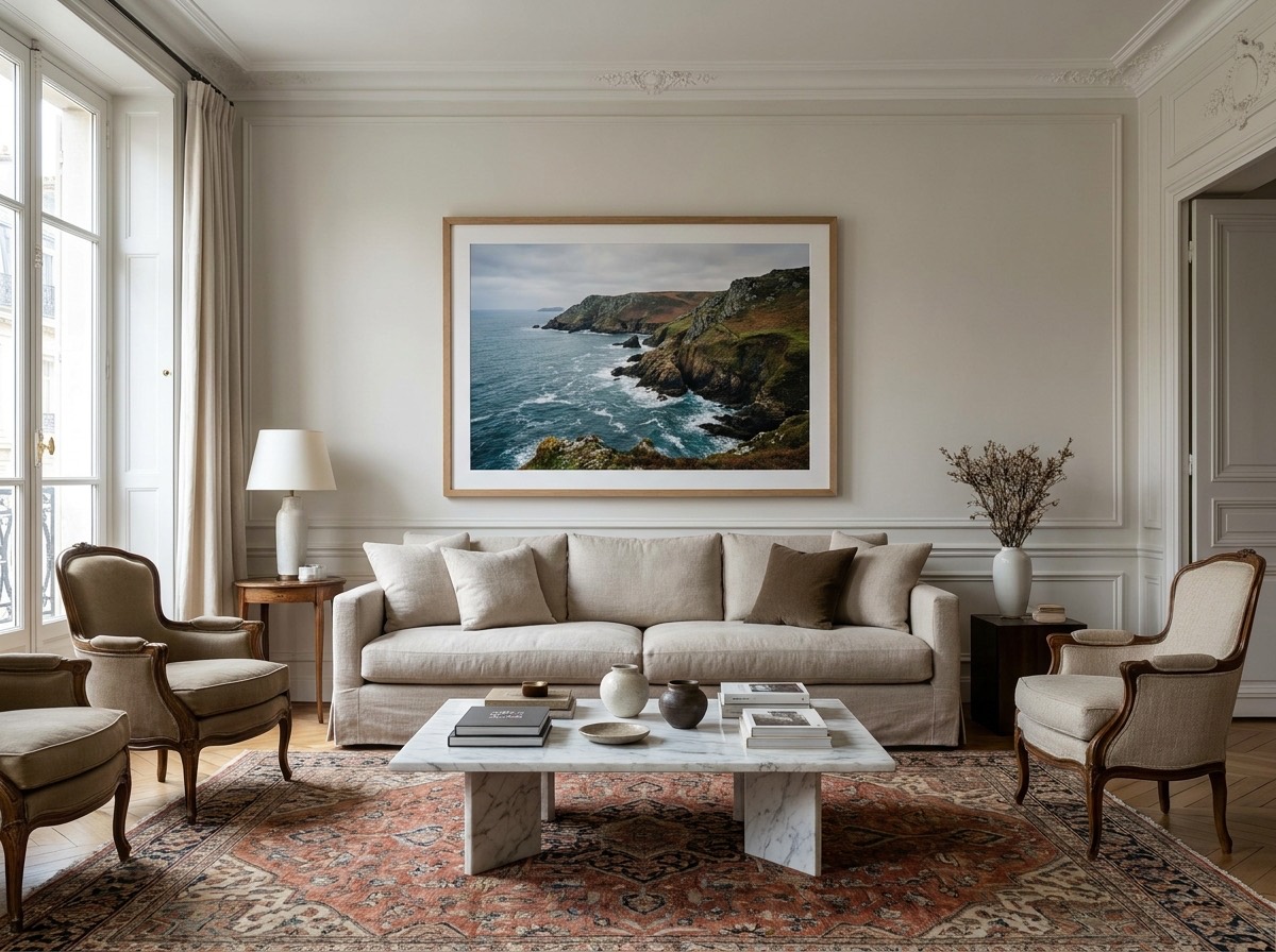 Agrandissement d'une photo de paysage encadré au mur d'un salon